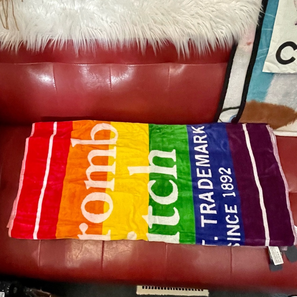 ABERCROMBIE & FITCH RAINBOW 🌈 BEACH 🏝️ 🏖️ TOWEL NWT